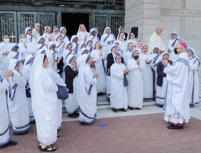 Archbishop Salvatore Cordileone surrounded by the Missionaries of Charity in San Francisco on August 22, 2020. 