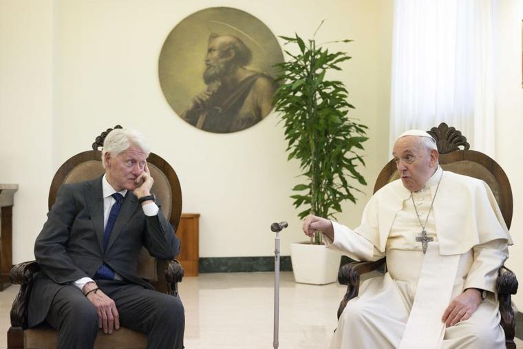 Former President Bill Clinton and Pope Francis.