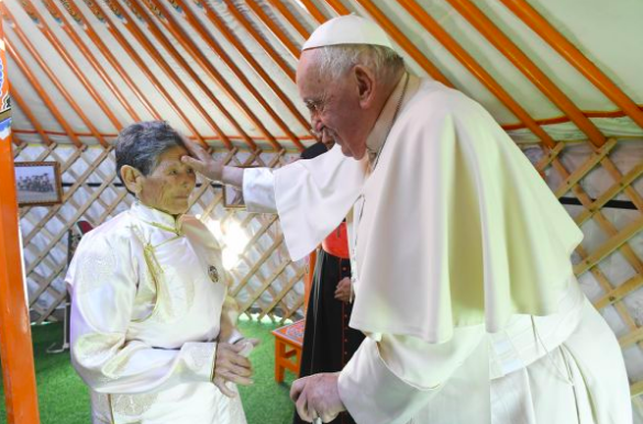 Pope blesses Mongolian woman 2023